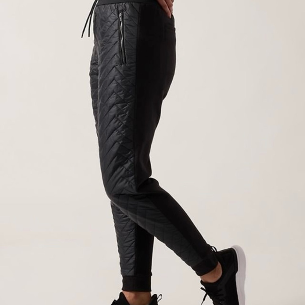 Women’s Athleta Solstice Ski Apres Black Quilted Jogger , size 6Petite